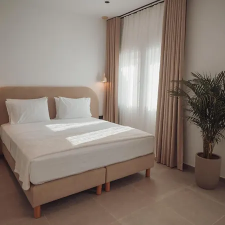 Ioneo Hotel *