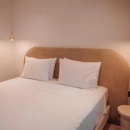Ioneo Hotel *