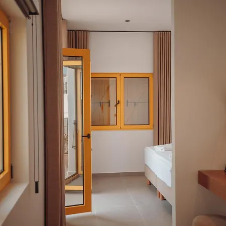 Ioneo Hotel
